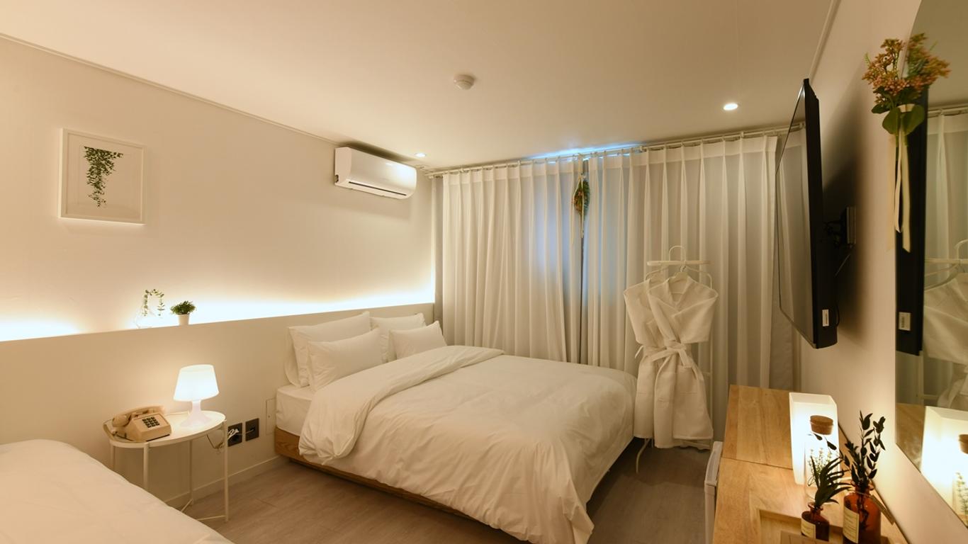 โรงแรม ราวา จงโน