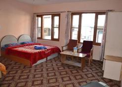 Hotel New Suriya - Srinagar - Bedroom