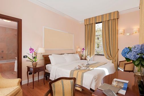 โรงแรมแอมบาสเชียโทริ พาเลซ - โรม - ห้องนอน